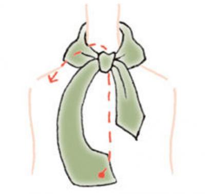 品良く優雅な定番スカーフの【巻き方2選】「オフタートル」と「アスコットタイ」（サムネイル画像14）