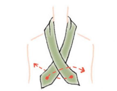 【スカーフの巻き方2選】ジャケットに合う！「チェーン チョーカー」と「ローズ結び」（サムネイル画像8）