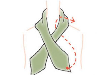 「センスがいいですね」と言われる【定番スカーフの巻き方2選】「スタイリッシュ プリーツ」と「チョーカー結び」（サムネイル画像12）