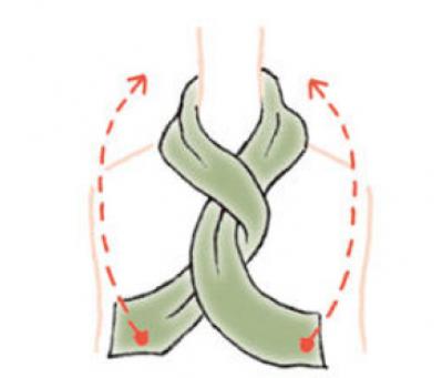 【スカーフの巻き方2選】ジャケットに合う！「チェーン チョーカー」と「ローズ結び」（サムネイル画像9）
