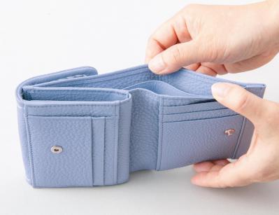 コンパクトで機能的な【二つ折り財布】5選。2025年に買いたいのはコレ！（サムネイル画像7）