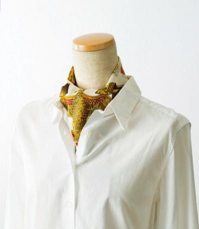 品良く優雅な定番スカーフの【巻き方2選】「オフタートル」と「アスコットタイ」（サムネイル画像7）