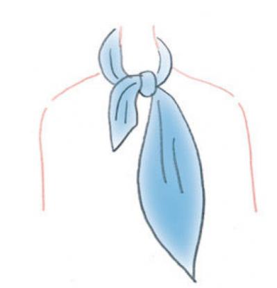 小さくても存在感大！簡単スカーフの巻き方「アシンメトリー結び」で優雅に（サムネイル画像9）