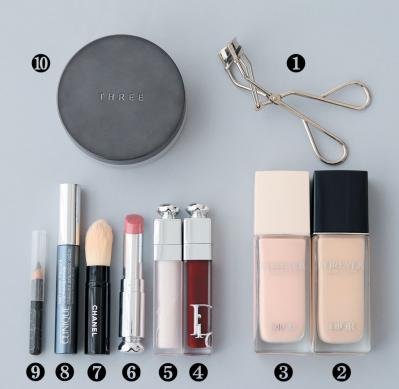 ヘアメイク職人・化け子さんがレクチャー！ エッセイストが実践する【グレイヘア】を生かしたメイク法とは？（サムネイル画像6）