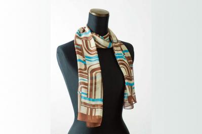 どんな服にも合う【ロングスカーフの巻き方】「2重巻き」はシンプルなのに最強！