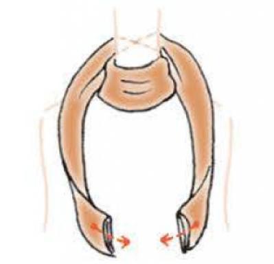 可愛すぎない【ロングスカーフの巻き方2選】スタイリッシュな「リボン結び」とクールな「トリプルテイル」（サムネイル画像11）