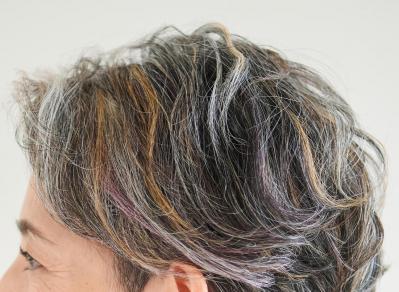 【50代】2025年最旬のショートスタイル「お悩みも解決！」うねるクセも生かせるスタイリングのコツ（サムネイル画像10）