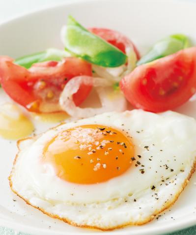 理想の「目玉焼き」を作るには？ シンプル＆おいしい丼レシピも紹介【卵料理のコツ】（サムネイル画像4）