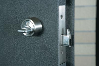 闇バイト強盗や詐欺被害…【シニアのひとり暮らし】の守り方の鉄則「うちは大丈夫」の落とし穴は？（サムネイル画像3）