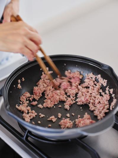 スルスル食べられる！人気料理研究家・藤井恵さんの絶品「麻婆豆腐」レシピを紹介【愛用の無水鍋】も（サムネイル画像6）