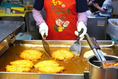 【2025最新 韓国旅行】ソウルのど真ん中！ 広蔵市場でうまいものめぐり（サムネイル画像9）