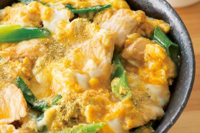 初心者でも半熟トロトロにしてお店の味わいに「トマたま」と「親子丼」のレシピ【卵料理のコツ】