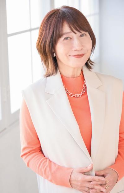 【50代からのミディアムヘア】ひし形シルエット＋外ハネで今っぽく！2025年最旬ヘアスタイル2選（サムネイル画像2）