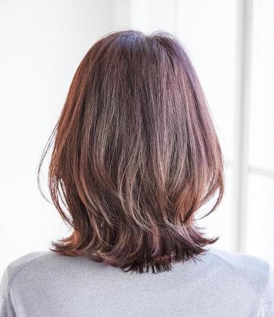 【50代からのミディアムヘア】ひし形シルエット＋外ハネで今っぽく！2025年最旬ヘアスタイル2選（サムネイル画像9）