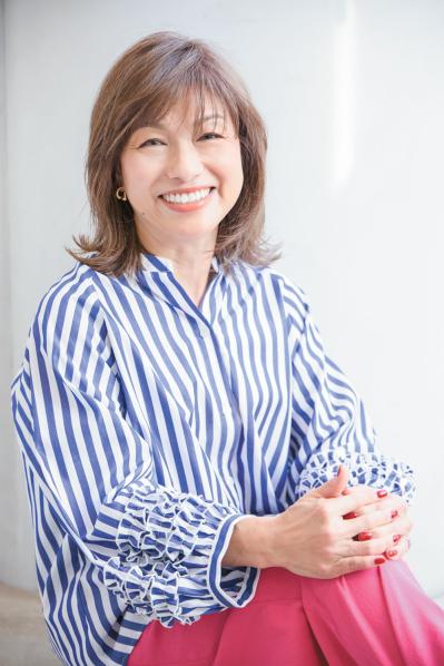 【60代からのミディアムヘア】ZACC・高橋和義さんの提案｜首元のくびれと毛先のハネで若々しく変身！（サムネイル画像4）