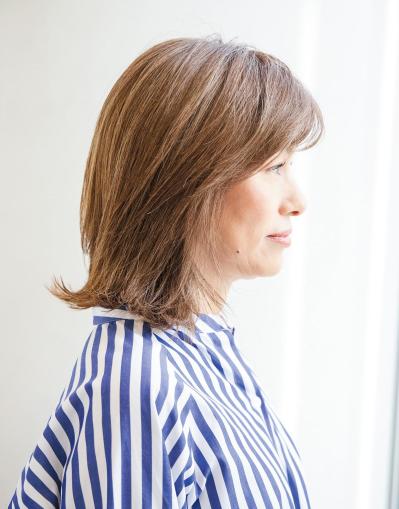 【60代からのミディアムヘア】ZACC・高橋和義さんの提案｜首元のくびれと毛先のハネで若々しく変身！（サムネイル画像5）