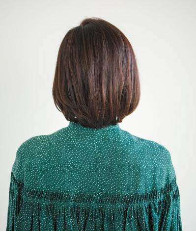 【50代におすすめのミディアムボブ】脱・ぺたんこがかなう！2025年最旬ヘアスタイル2選（サムネイル画像9）