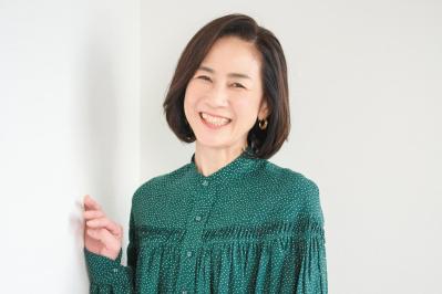 【50代におすすめのミディアムボブ】脱・ぺたんこがかなう！2025年最旬ヘアスタイル2選