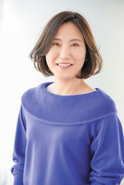 【50代におすすめのミディアムボブ】脱・ぺたんこがかなう！2025年最旬ヘアスタイル2選（サムネイル画像2）
