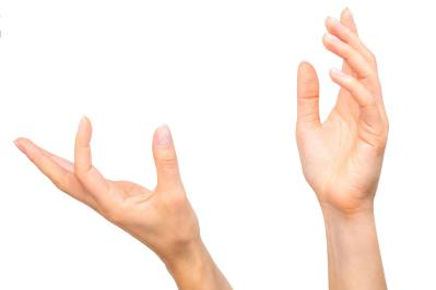 50代のお悩み「朝起きたときに手指がこわばる」内科医がアドバイス 3分でラクになるおすすめの方法とは？