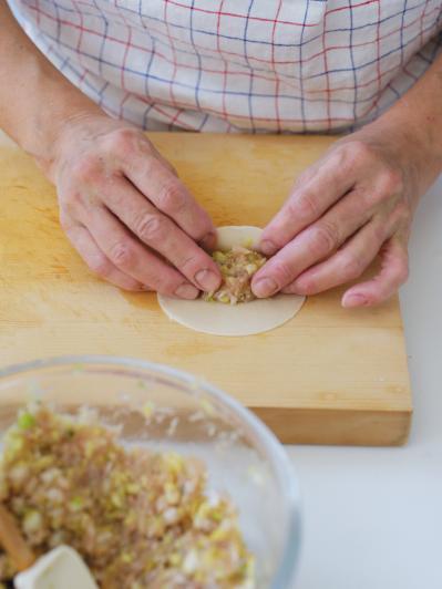 これさえあれば餃子もオムレツもプロの味！人気料理研究家・藤井恵さん愛用の【浅めの鉄鍋】とは？（サムネイル画像6）