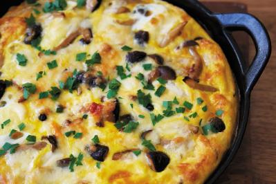 これさえあれば餃子もオムレツもプロの味！人気料理研究家・藤井恵さん愛用の【浅めの鉄鍋】とは？（サムネイル画像）