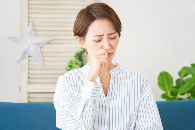 「ブクブクうがい」と「ガラガラうがい」はどちらが正解？【花粉症対策】鼻やのどの粘膜を鍛える簡単な方法