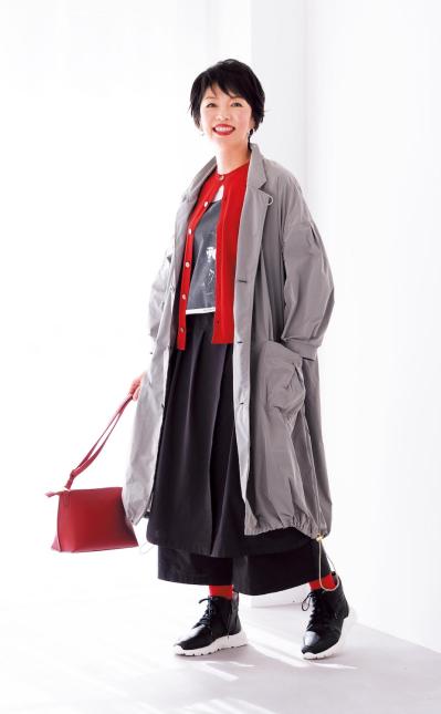 2025年最旬！50代以上におすすめの【ロング丈の春アウター】3選。寒い日、暖かい日の着回しのコツも紹介（サムネイル画像4）