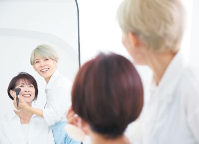 人気ヘアメイク職人【化け子さん】コロナ禍にYouTubeを開設。周囲の「うまくいくはずない」の声にどう答えた？【人生100年時代の働き方白書】（サムネイル画像2）