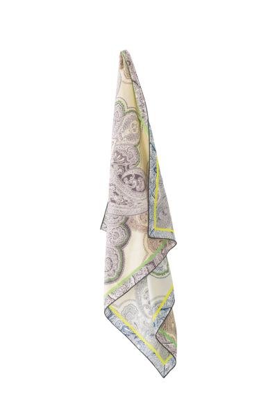 シンプルな服に華を添えてくれる【ストール＆スカーフ】4選。寒暖差の調整にもお役立ち（サムネイル画像6）