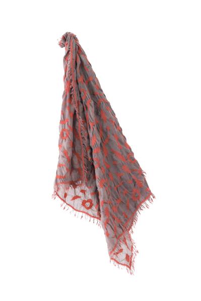 シンプルな服に華を添えてくれる【ストール＆スカーフ】4選。寒暖差の調整にもお役立ち（サムネイル画像8）