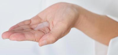 “高価な化粧品をケチって使う人”に「安い化粧品」をすすめる理由とは？「奇跡の68歳」天野佳代子さんがアドバイス（サムネイル画像2）