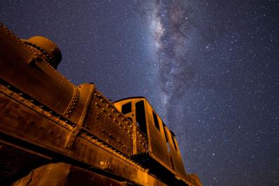 宮沢賢治の名作『銀河鉄道の夜』〜夢と現実が交錯する宇宙旅行を読み解く