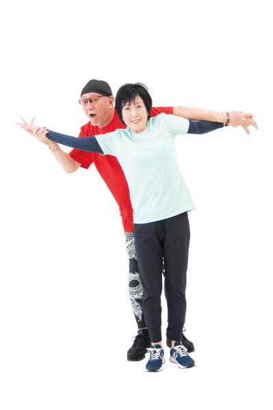 【デューク更家式】上・中半身の“ぴんしゃん”元気体操｜全身の可動域が広がり、いつもの行動が運動に変わる！（サムネイル画像18）