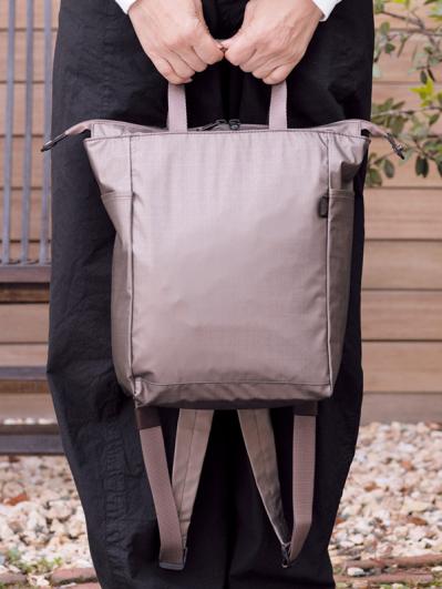 今までのリュックの不満を解消！使い方自在の「たためるトートリュックS」がすごい（サムネイル画像3）