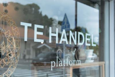 大磯から熱海【大人のひとり旅】どこへ行く？ 人気料理家の気ままな電車旅（サムネイル画像15）