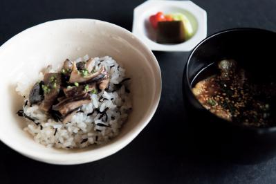 大磯から熱海【大人のひとり旅】どこへ行く？ 人気料理家の気ままな電車旅（サムネイル画像14）