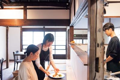 大磯から熱海【大人のひとり旅】どこへ行く？ 人気料理家の気ままな電車旅（サムネイル画像10）