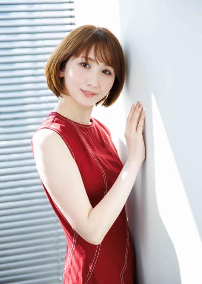 元宝塚雪組トップ娘役・愛原実花さん。出産後「子育てでいっぱいいっぱい」だった1年を経て舞台復帰する『アニー』への思いとは？【愛原実花さんのターニングポイント＃1】（サムネイル画像3）