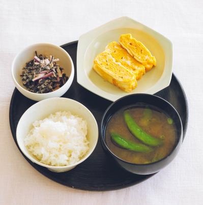 大人気「卵焼き」メインの朝ごはん献立！人気料理家【飛田和緒さん】の春の食卓を拝見（サムネイル画像4）