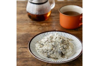 【今だけ半額】カルシウム不足・骨粗しょう症が不安…そんな50代以上にこそ食べて欲しい「いわしせんべい」とは？