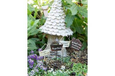 【ガーデニング】簡単に作れる“リメ缶アレンジメント”で庭作りをもっと楽しく！