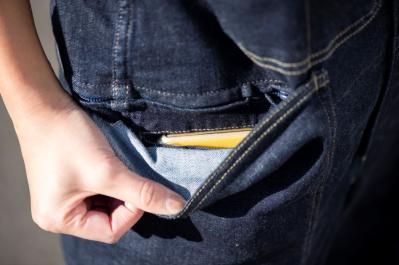 大好きな園芸作業は快適なアイテムで！機能性にすぐれ、デザイン性も高い、万能サロペット（サムネイル画像6）