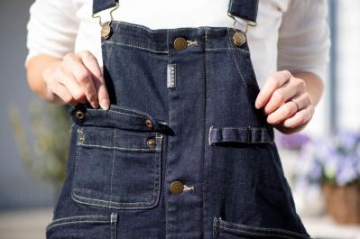 大好きな園芸作業は快適なアイテムで！機能性にすぐれ、デザイン性も高い、万能サロペット（サムネイル画像5）