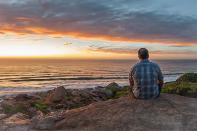 ヘミングウェイの『老人と海』あらすじ紹介。読めば人生が変わる！海と生きる物語