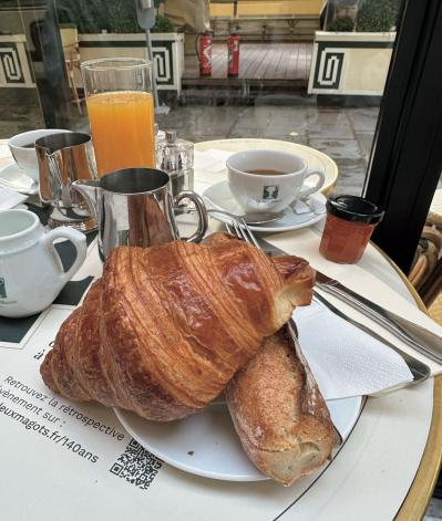 大公開！【中道あんさん】パリひとり旅のスナップ写真「絶品のディナーは…」（サムネイル画像4）