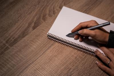 芥川龍之介の『或旧友へ送る手記』あらすじ紹介。人間とは何か、死とは何かを深く問いかける遺稿とは？