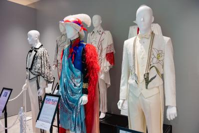 【山内惠介さん】デビュー25周年特別企画展が開催中！ ファンに一番見てほしいお宝グッズとは？（サムネイル画像8）