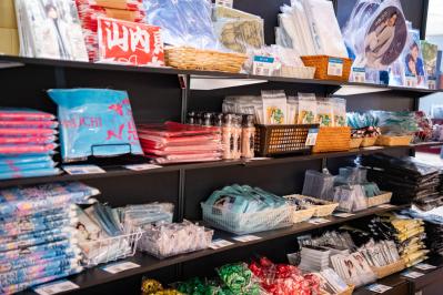 【山内惠介さん】デビュー25周年特別企画展が開催中！ ファンに一番見てほしいお宝グッズとは？（サムネイル画像9）