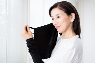 マスクより快適！耳にかけるだけの「冷感シルクのフェイスカバー」って知ってる？（サムネイル画像3）